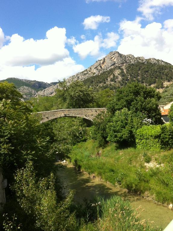 Les Arcades Le Lion D'or Buis-les-Baronnies